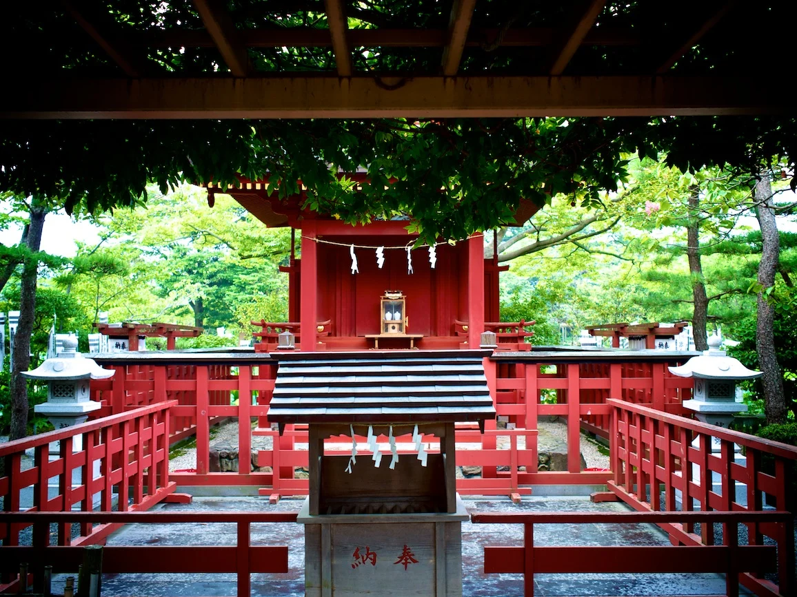 離れ小島の神社