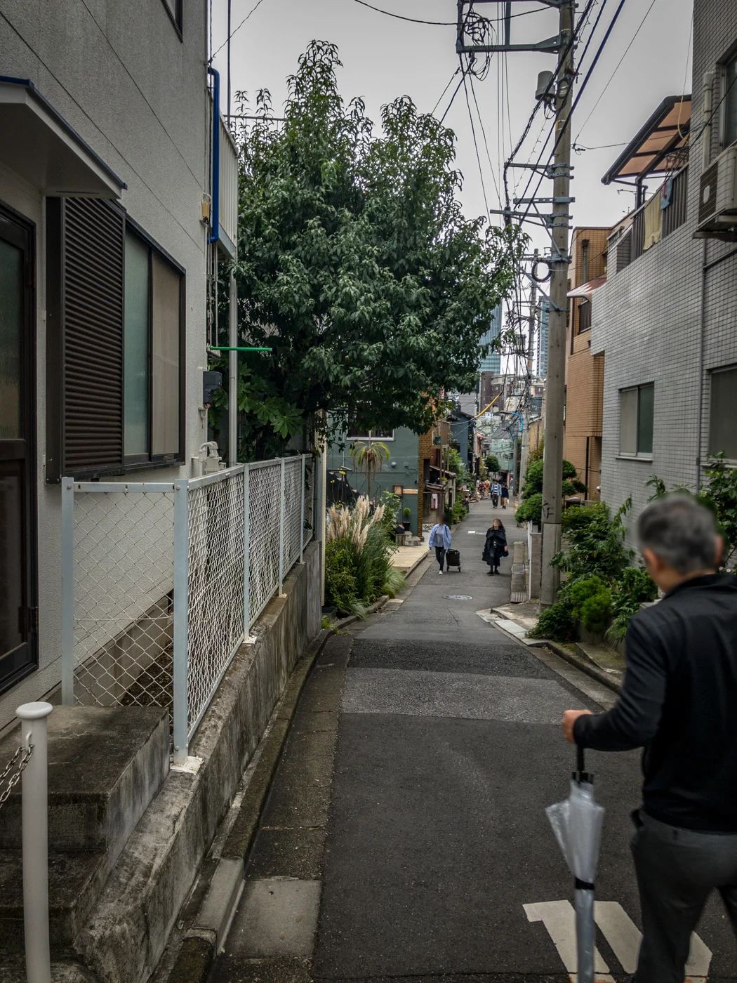 少し東にそれた路地