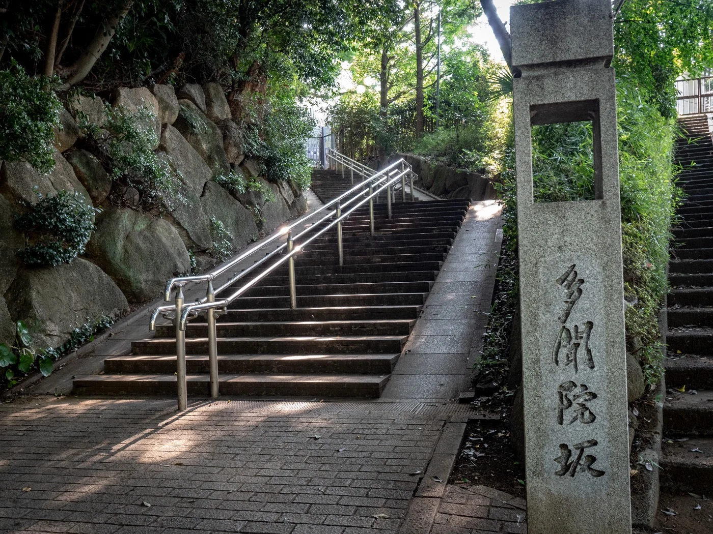 多門院坂
