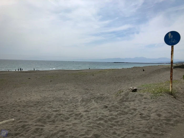 砂浜沿いにサイクリングロード