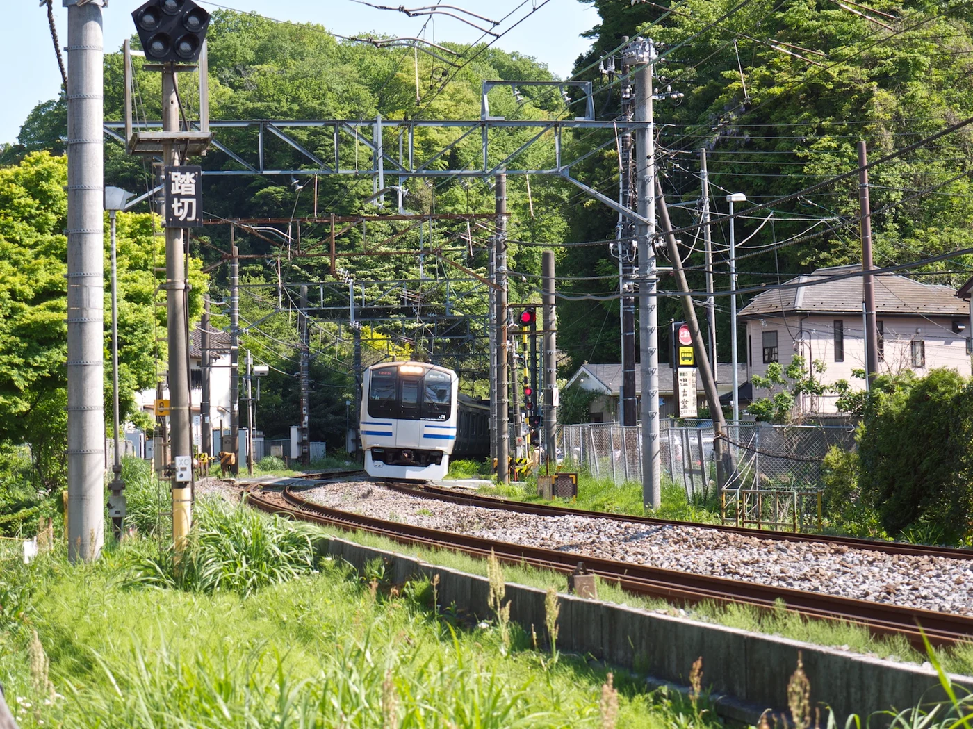 北鎌倉から線路沿いに南下