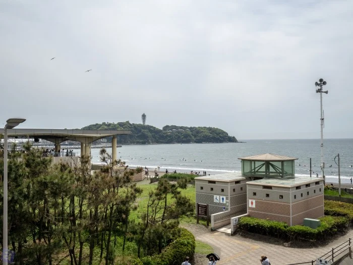 反対を見ると江ノ島が