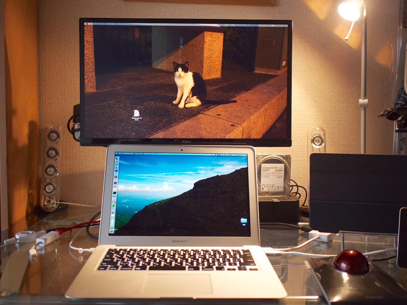 Macbook Airと並べてみたよ